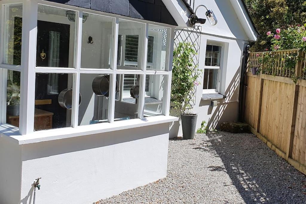 Bijou Coastal Apartment In Polperro With Hot Tub Onsite Parking Downhill Walk To Village Buitenkant foto