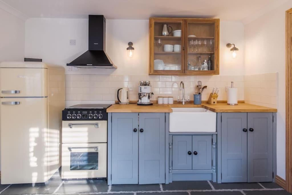 Bijou Coastal Apartment In Polperro With Hot Tub Onsite Parking Downhill Walk To Village Buitenkant foto