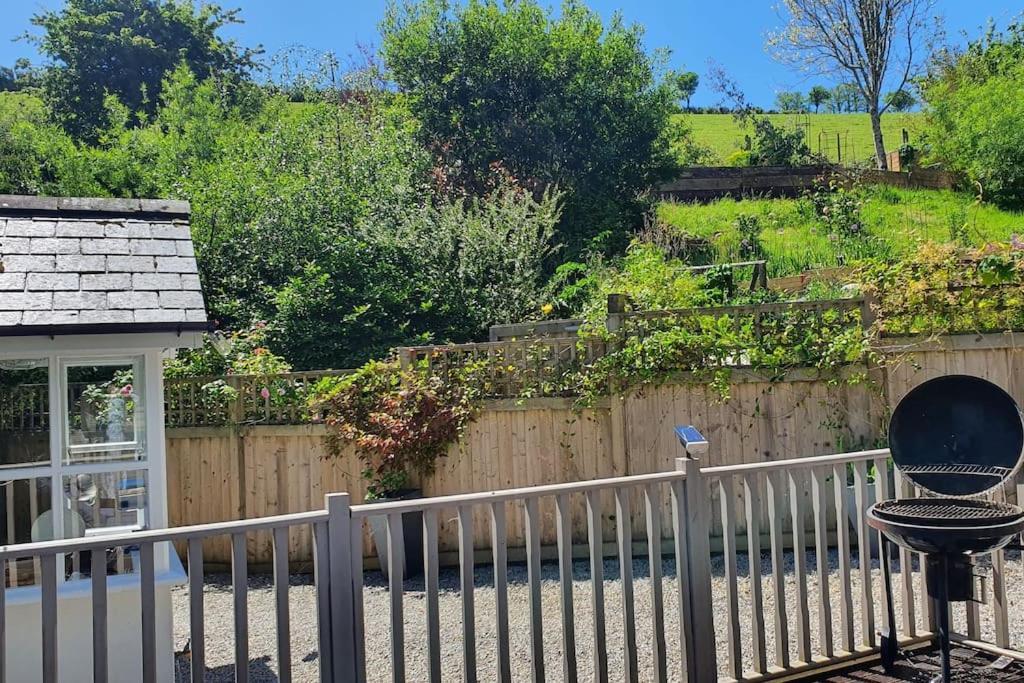 Bijou Coastal Apartment In Polperro With Hot Tub Onsite Parking Downhill Walk To Village Buitenkant foto