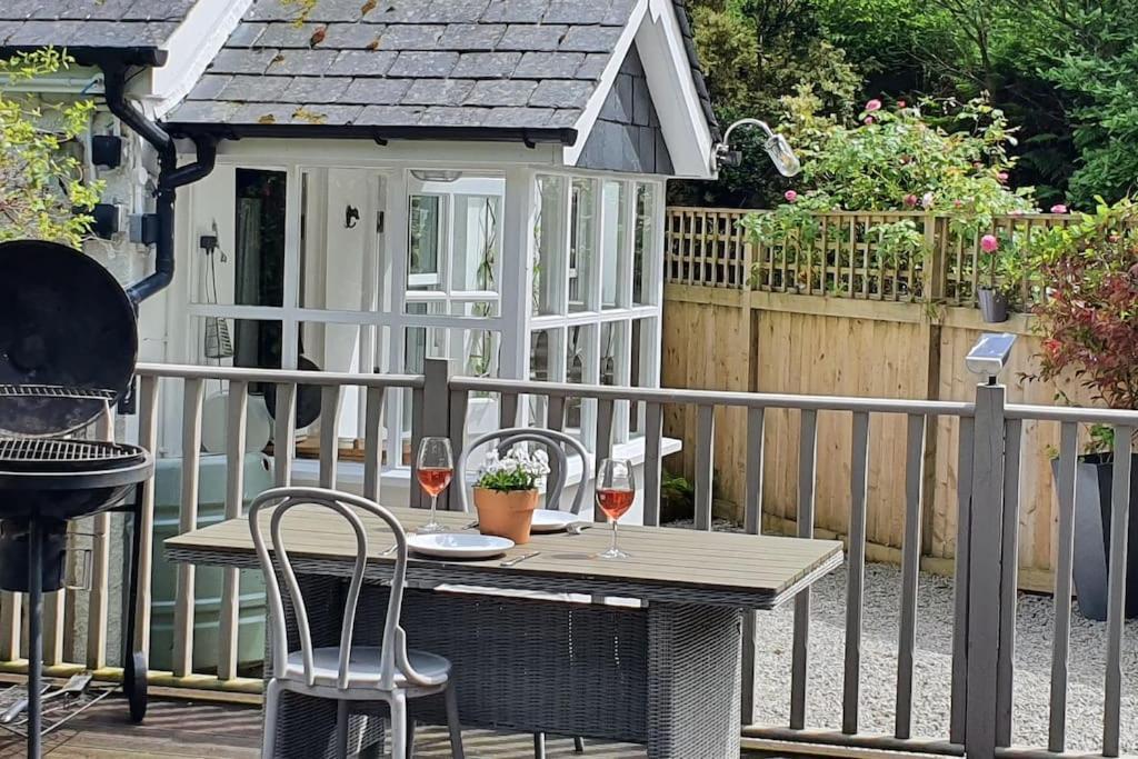 Bijou Coastal Apartment In Polperro With Hot Tub Onsite Parking Downhill Walk To Village Buitenkant foto